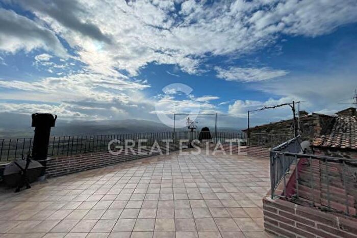 Appartamento con 6 locali in vendita in Piazzale Fortezza, Montalcino