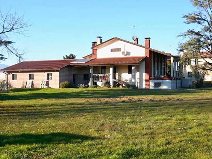 Casa con 6 locali in vendita in San Giorgio Della Richinvelda