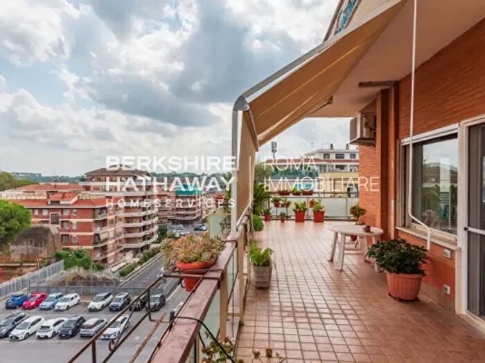 Appartamento con 6 locali in vendita in Via Paolo Bentivoglio, Roma