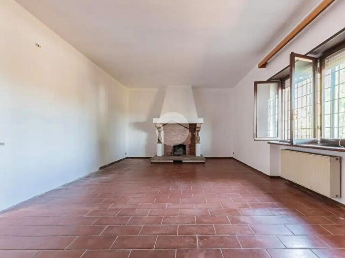 Casa quadrilocale in vendita in Via Civita Castellana, Castel Sant'Elia