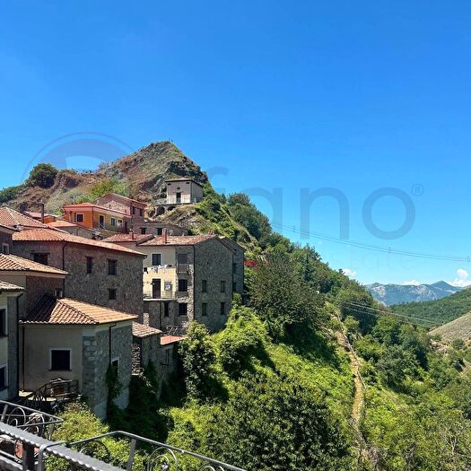Casa con 6 locali in vendita in Via Casale, Sasso Di Castalda
