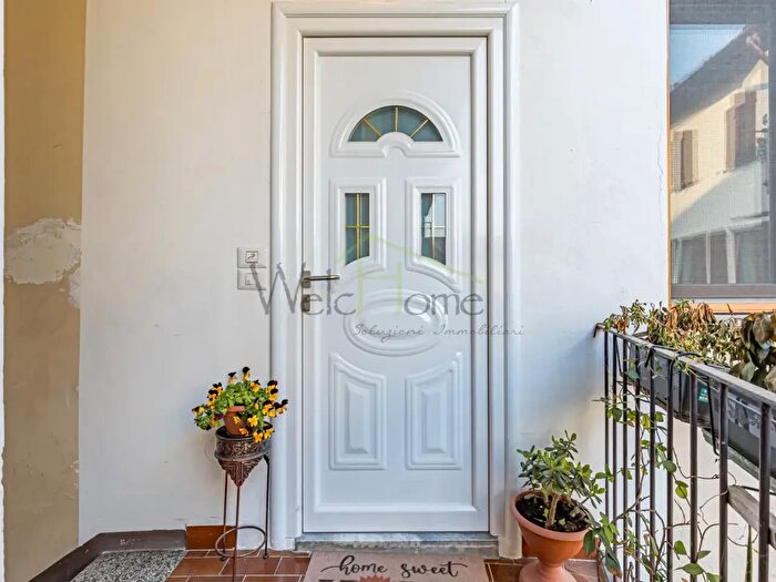 Appartamento trilocale in vendita in Albese Con Cassano