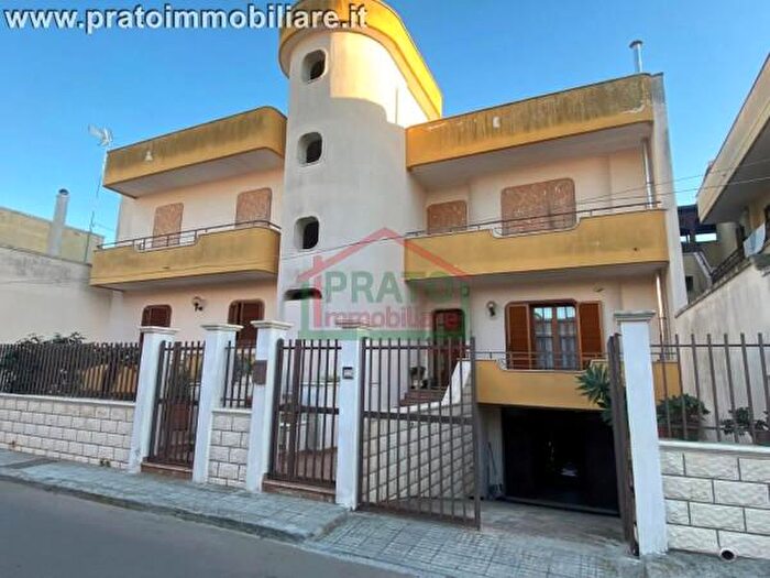 Appartamento con 6 locali in vendita in Via Amerigo Vespucci, Squinzano