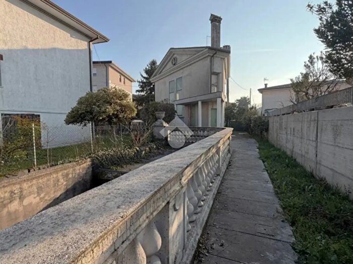 Casa con 7 locali in vendita in Via Archimede, Venezia