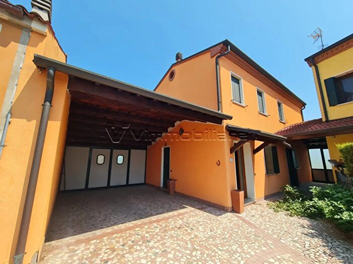 Casa con 7 locali in vendita in Pojana Maggiore