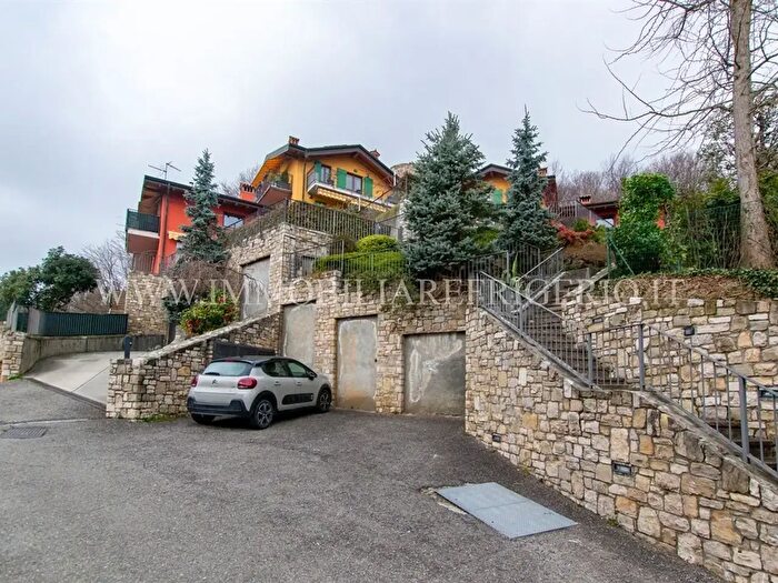 Appartamento trilocale in vendita in Palazzago