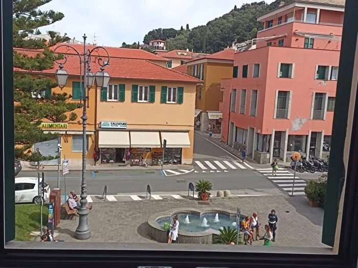 Appartamento trilocale in affitto in Via Cristoforo Colombo, Centro, Sestri Levante