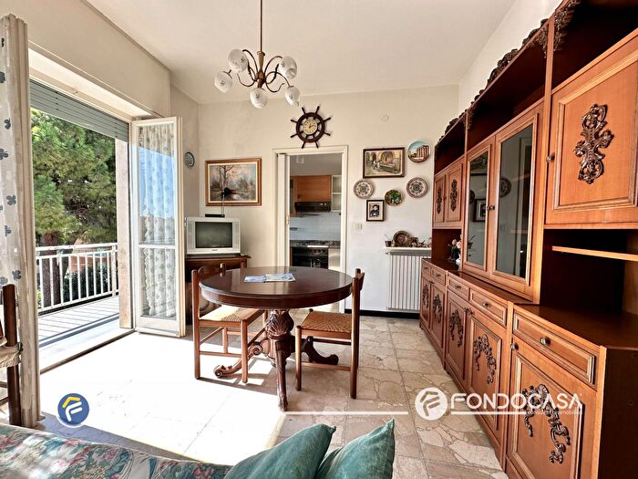 Appartamento trilocale in vendita in Via San Domenico, Pietra Ligure