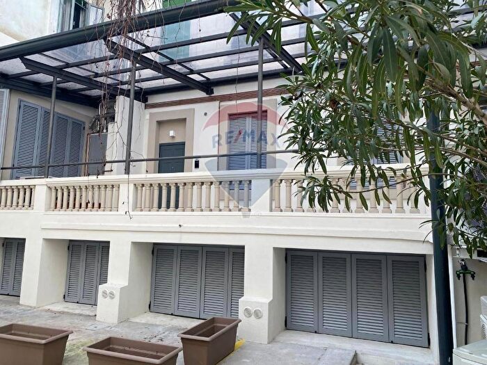 Appartamento trilocale in vendita in Via Abano, Milano