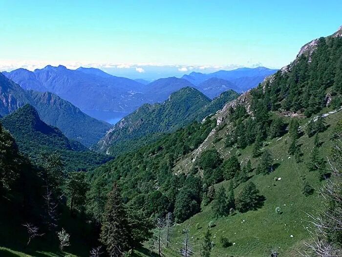 Appartamento bilocale in vendita in Via XXV Aprile, Esino Lario