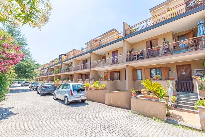 Casa con 6 locali in vendita in Via del Fosso dellAcqua Mariana, Roma