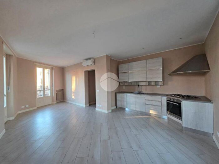 Appartamento con 5 locali in affitto in Via Avezzana, Centro Storico, Chieri