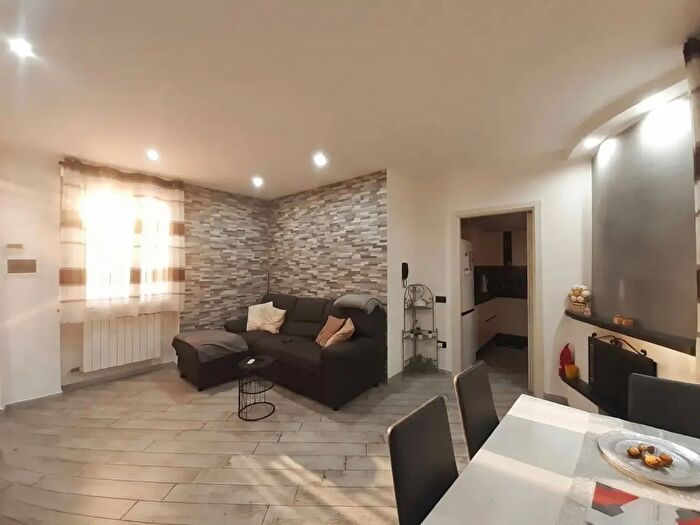 Appartamento bilocale in vendita in Piazza Novembre Sc, Marnate