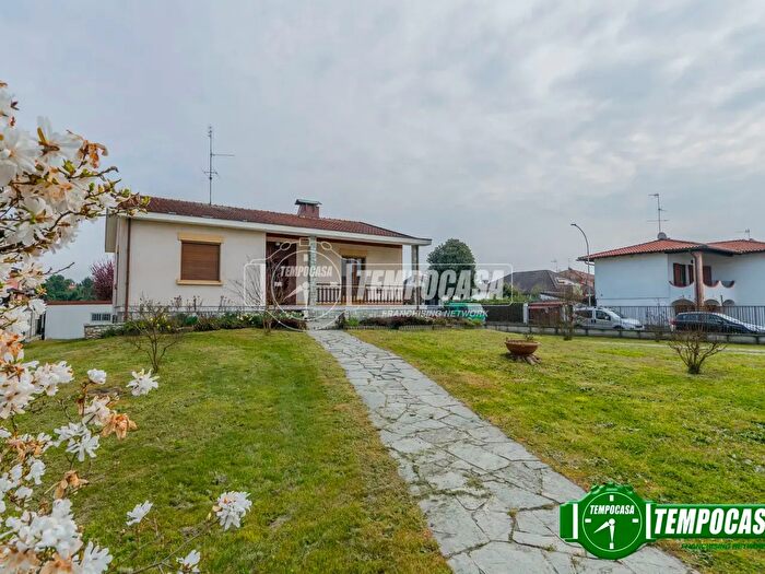 Casa trilocale in vendita in Via Don Giovanni Minzoni, Motta Visconti