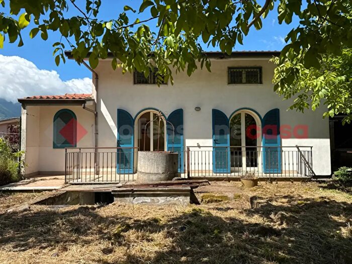 Casa con 6 locali in vendita in Via Cafari, Roccabascerana