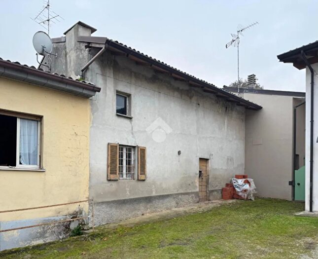 Casa bilocale in vendita in Regione Casamassimini, Stradella