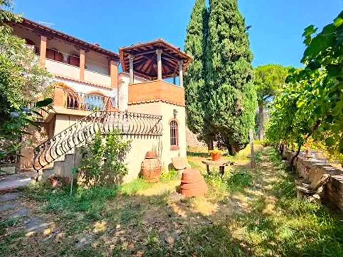 Appartamento con 9 locali in vendita in Via Roma, Calci