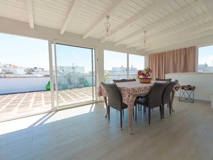 Casa con 7 locali in vendita in Via Sofocle, Castro