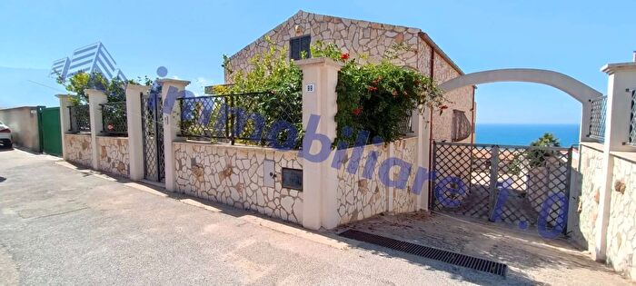 Casa con 6 locali in vendita in Sp Alcamo, Alcamo