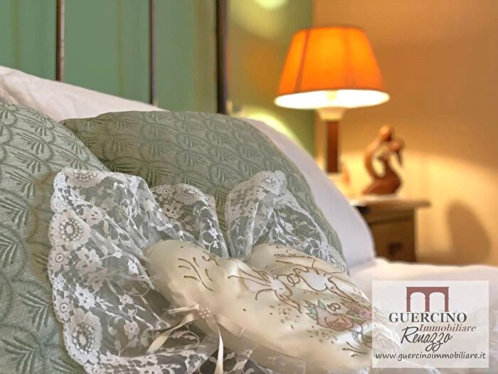 Appartamento con 5 locali in vendita in Via San Francesco dAssisi Cento, Cento