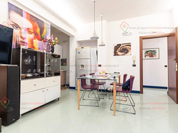 Appartamento con 5 locali in vendita in Siracusa