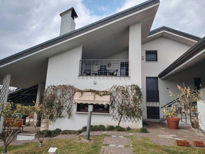 Appartamento con 6 locali in affitto in Via Cesare Pantini, Induno Olona