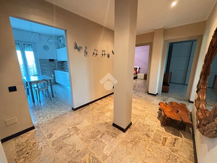 Appartamento trilocale in vendita in Via Visconti, Saronno