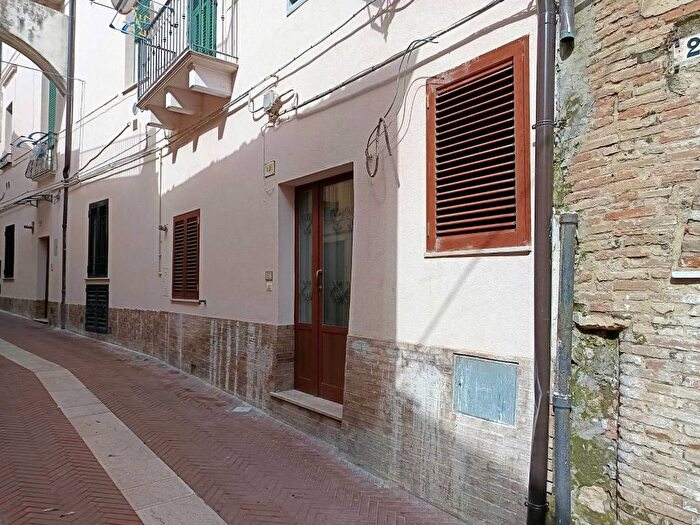 Appartamento trilocale in affitto in Via Leone Acciaiuoli, Centro, Ortona