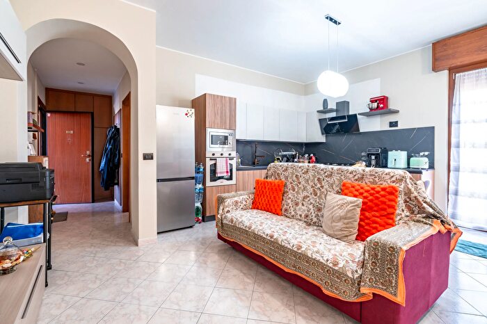 Appartamento bilocale in vendita in Via dei Platani, Garbagnate Milanese