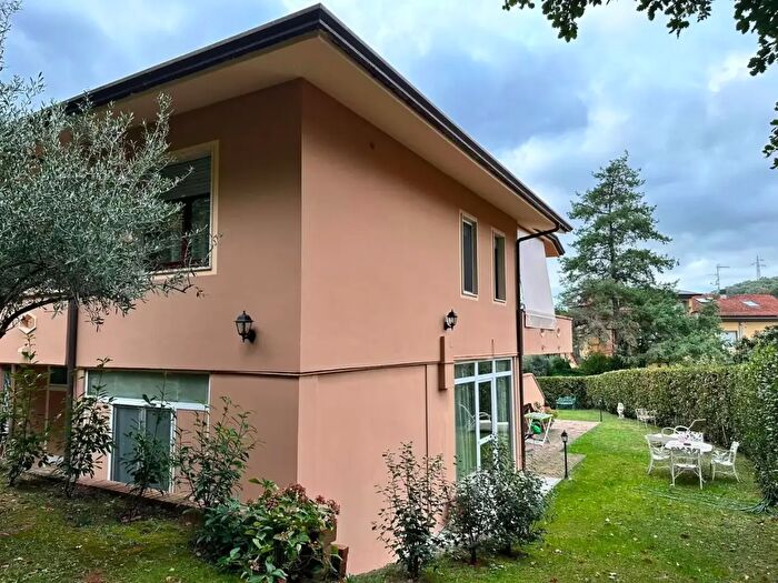 Casa con 5 locali in vendita in Massarosa