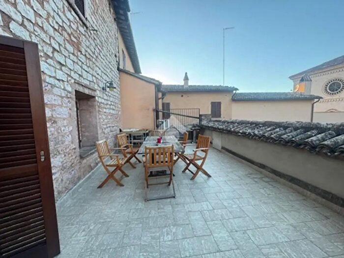 Casa quadrilocale in vendita in Piazza Antonio Gramsc, Spello