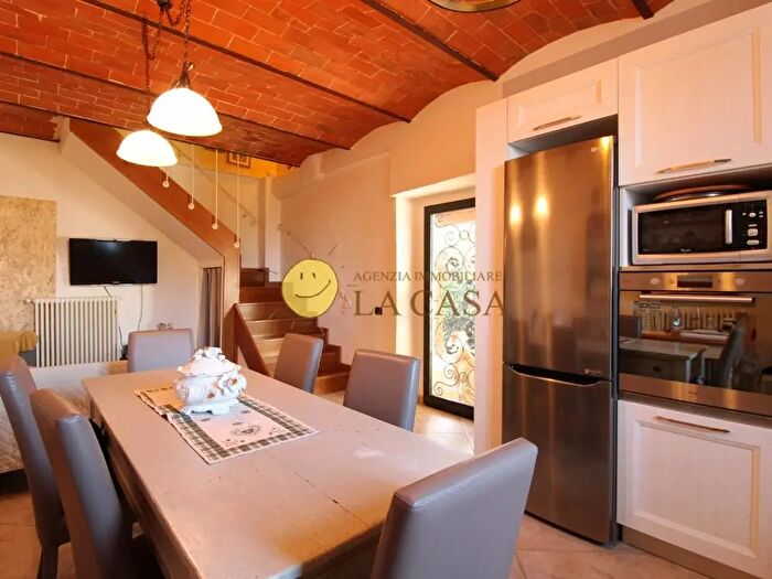 Casa con 7 locali in vendita in Reggello