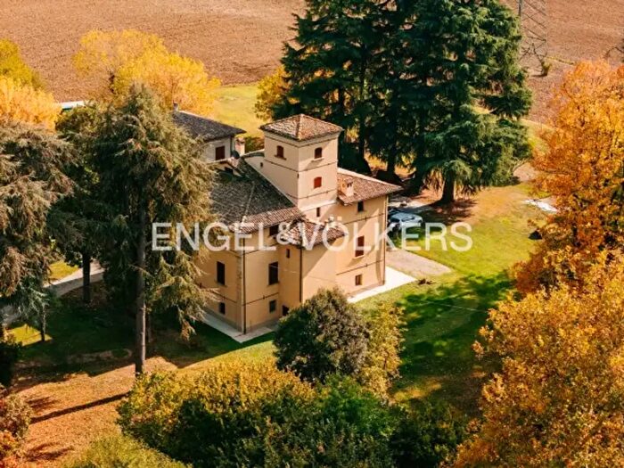 Casa con 6 locali in vendita in Via Cantagallo, Valsamoggia