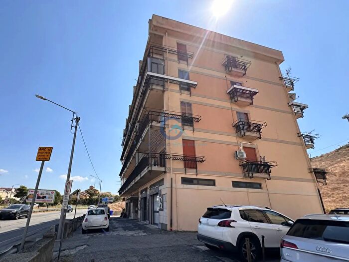 Appartamento trilocale in vendita in Viale Emilia, Catanzaro
