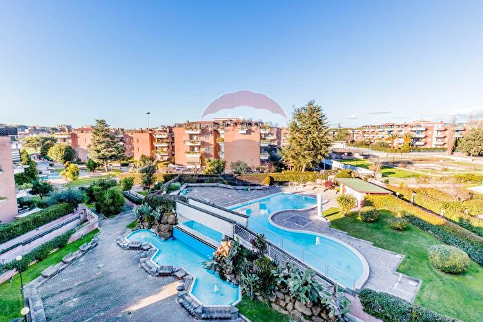 Appartamento con 10 locali in vendita in Via Andrea Millevoi, Roma