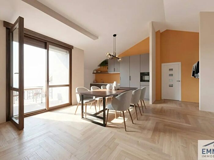 Appartamento con 6 locali in vendita in Via Pastrengo, Alessandria