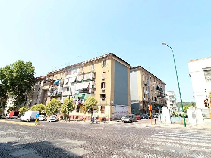 Appartamento monolocale in affitto in Calata Capodichino, Napoli