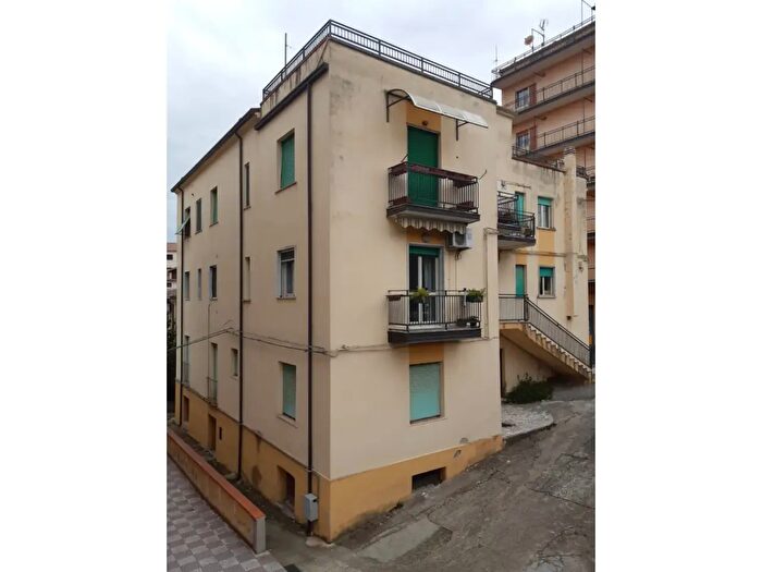 Appartamento quadrilocale in vendita in Via Colonne Snc, Rose