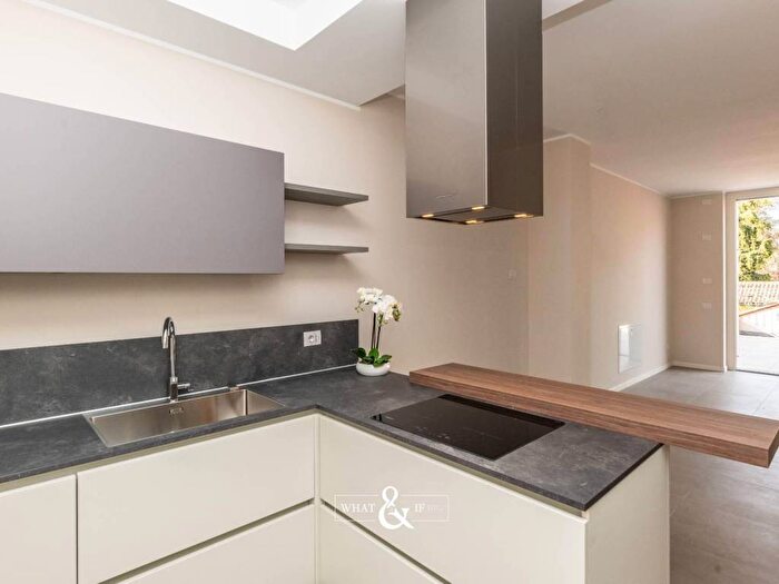 Appartamento trilocale in affitto in Via Cortelonga, Centro Storico, Monza