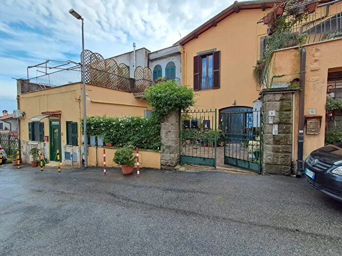 Appartamento trilocale in vendita in Via Cardinal Camillo Laurenti, Monte Porzio Catone