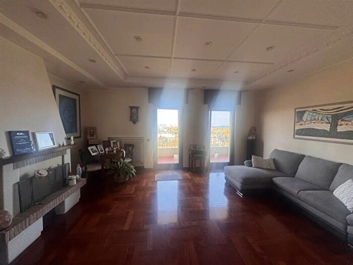 Appartamento con 5 locali in vendita in Bari