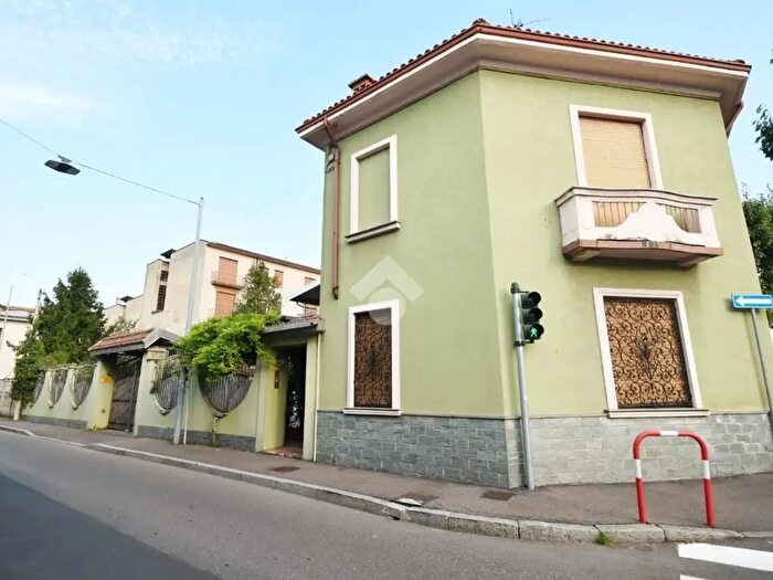Case in Vendita e in Affitto - 2