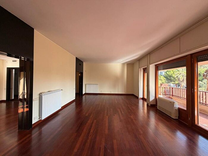 Appartamento con 6 locali in affitto in Viale Francesco Scaduto, Notarbartolo Sciuti, Palermo