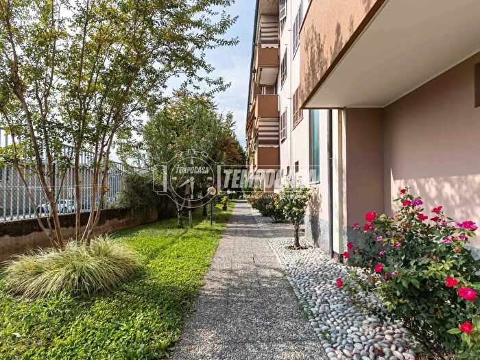 Appartamento trilocale in vendita in Via Monte Rosa, Giussano