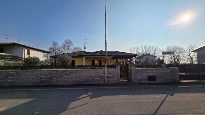 Casa trilocale in vendita in Via Isola Fulcheria, Formigara