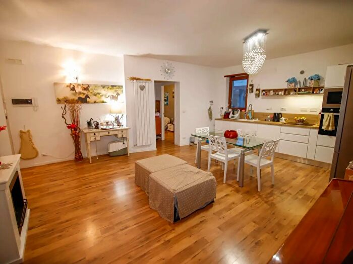 Casa con 6 locali in vendita in Via Don Pierino Minetti, Montanaro