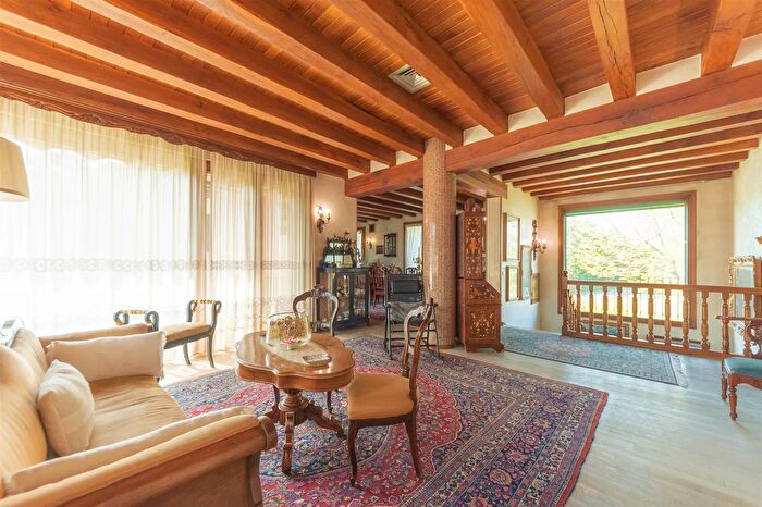 Casa con 9 locali in vendita in Via delle Acquette Treviso, Treviso