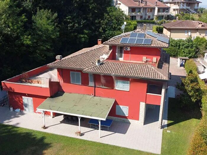 Casa con 6 locali in vendita in Via del Monte di Cerviano, Deruta