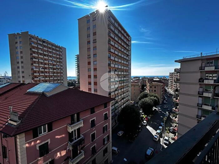 Appartamento quadrilocale in vendita in Via Giovanni Opisso, Genova