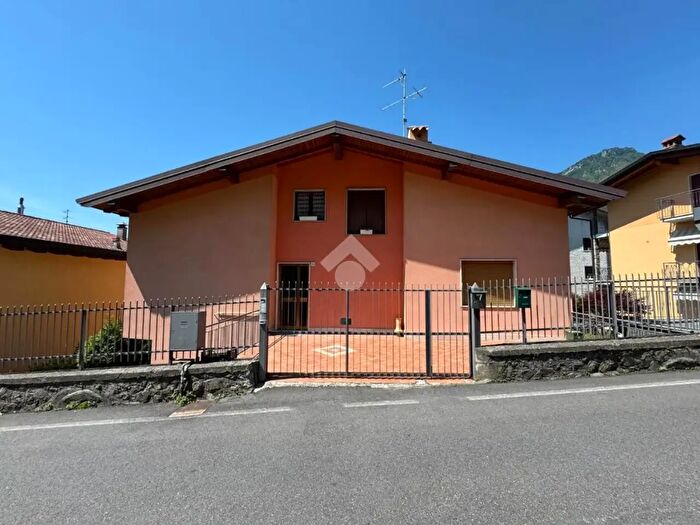 Appartamento quadrilocale in vendita in Via Daniele Spada, Sovere